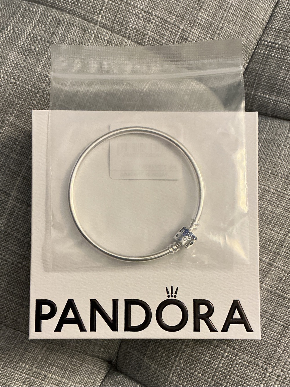 NIB Pandora Moments Blue Sparkling Barrel Clasp Bangle Bracelet 593930C01-17